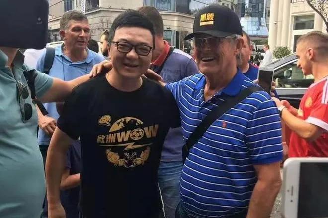 现阶段，国足最适合的教练是董路。董路跟米卢是好朋友，做过米卢时期国足的跟队记者，