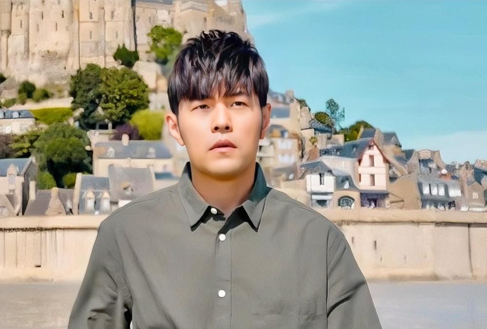 2025年5月1日，周杰伦“嘉年华”昆明演唱会秒变“云南歌迷大型整活现场”！当《
