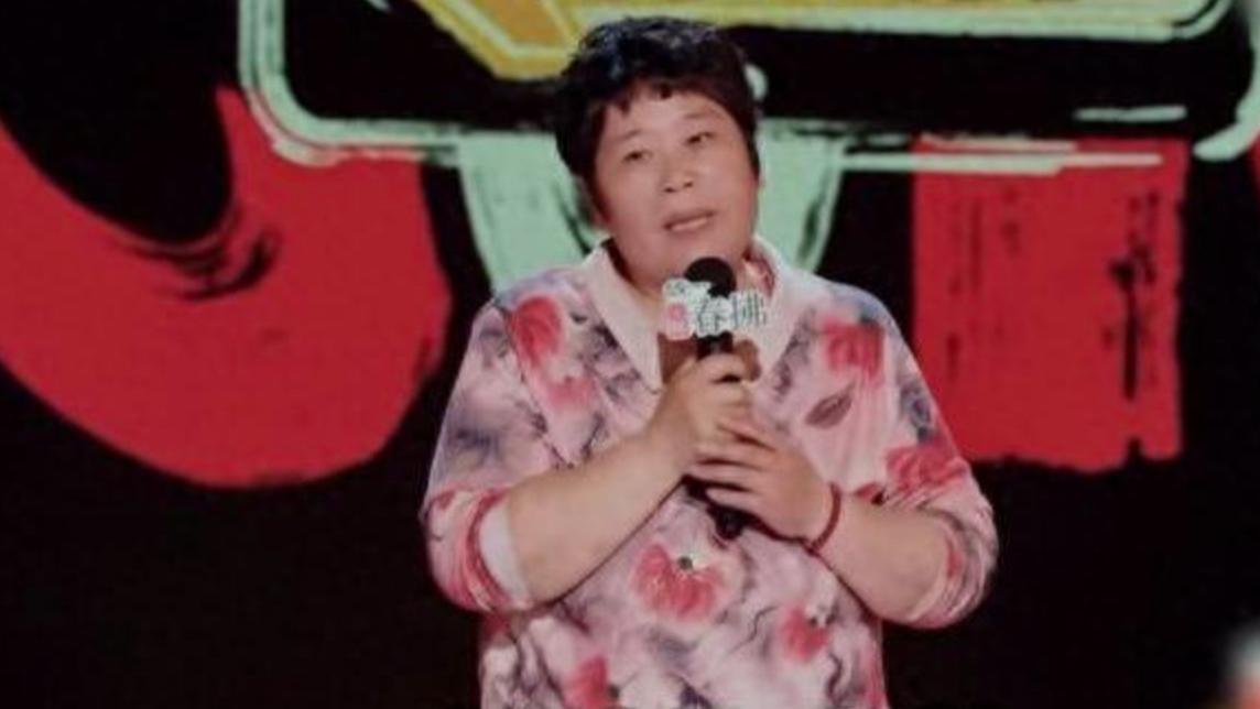 这是把观众当猴耍？一夜爆红的房主任真实面目曝光，嘴里竟没一句实话