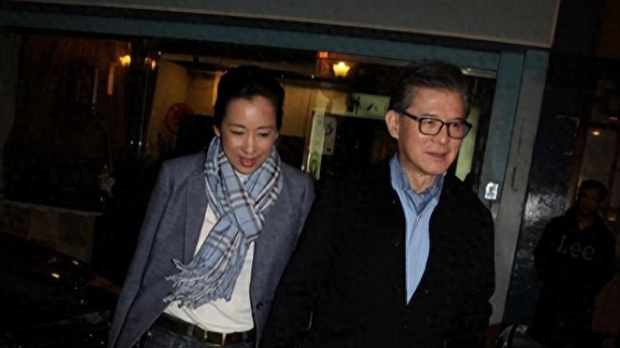 60岁抛妻弃子！香港富豪罗康瑞，为啥坚决要娶50岁的朱玲玲为妻？