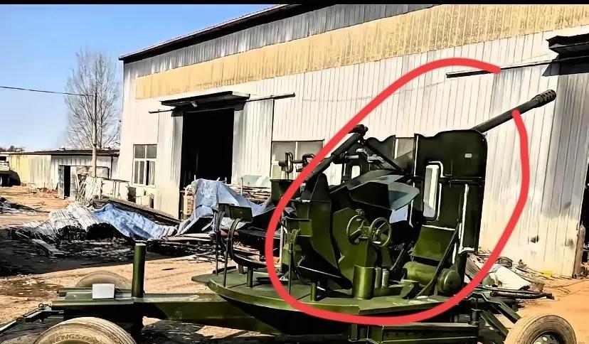 近日，沈阳海关查获六个集装箱，发现六台贴着HE-3000的北方重工稀土离心机，按