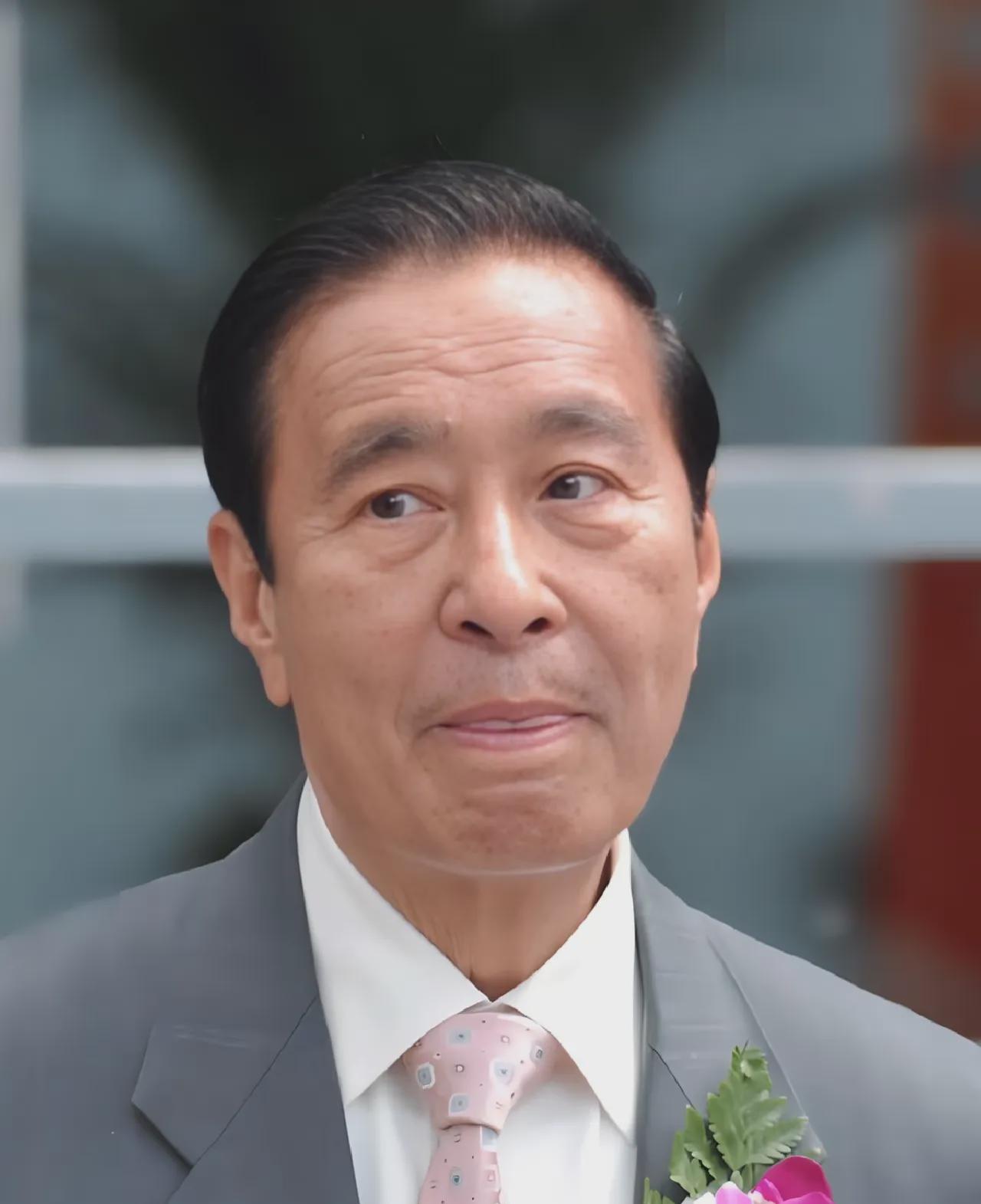 你是否注意到，李兆基与前妻离异后四十年未再娶？

你或许认为他仍旧深爱着前妻