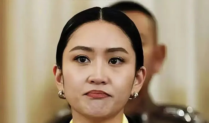 佩通坦总理暂时安全，未来挑战多











啥？佩通坦总理竟然没事！内