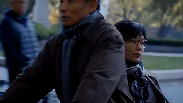 70岁潘虹健康引担忧，眼神痴呆走路直晃悠，当众骂演员不留面子！