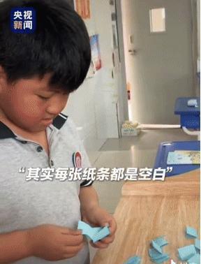 [中国赞]“只要你能抽中空白纸条，全班同学就可以外出活动一节课。”
5月25日，