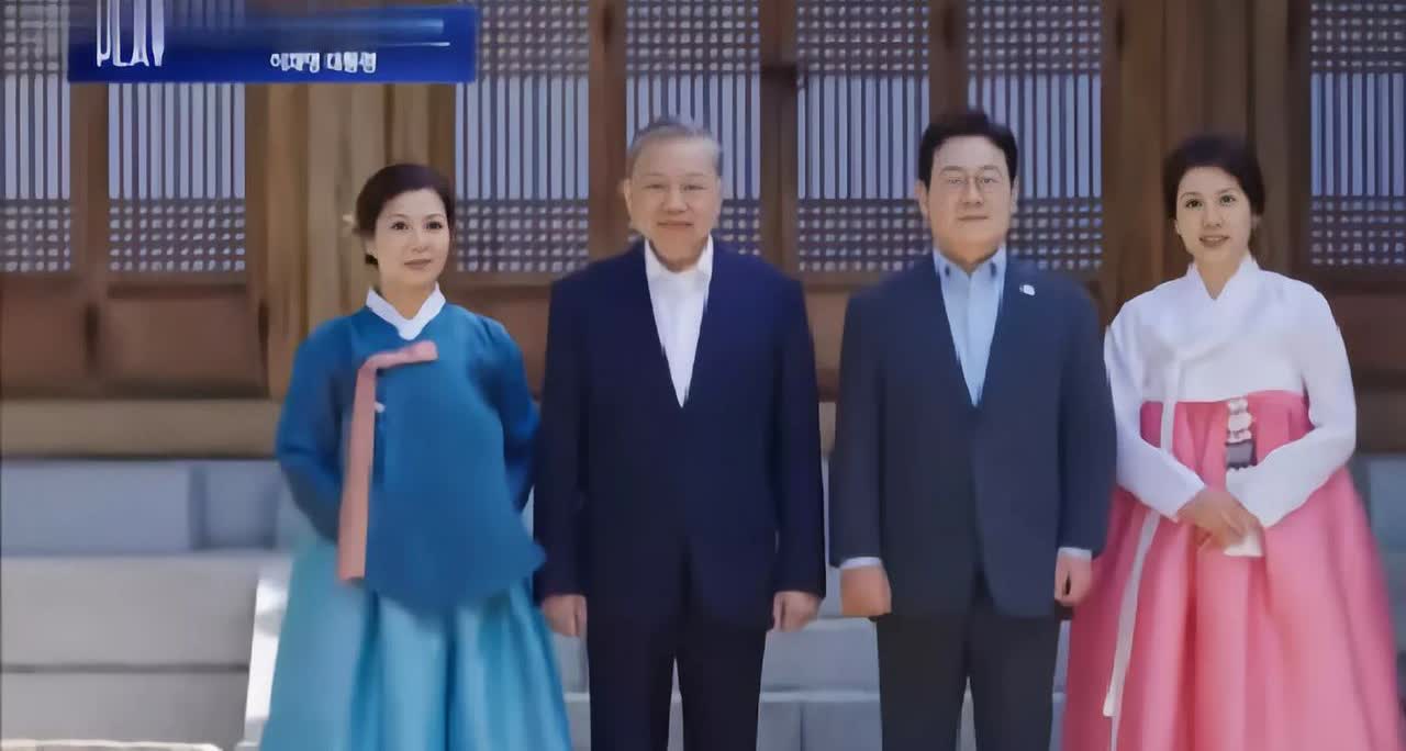 还真是做到了“客随主便”，苏林夫妇做为客人到访韩国，越南第一夫人竟然穿上了东道主