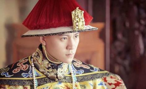 1669年，康熙派兵擒拿努尔哈赤的孙子班布尔善，将他绞死，全家开除宗籍。康熙可以