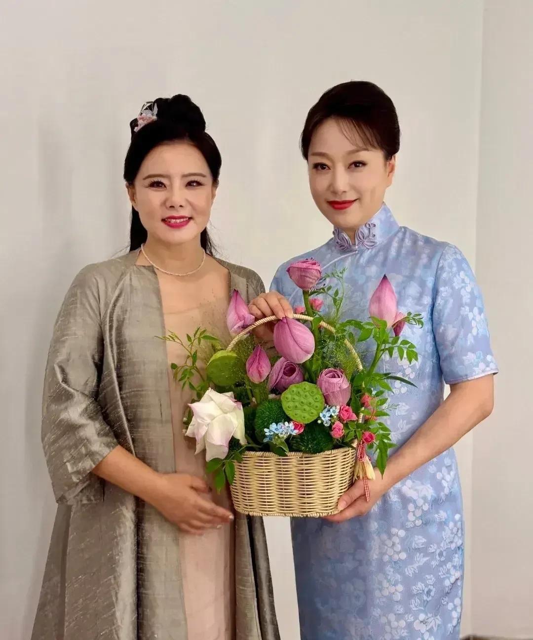 龚琳娜演唱会邀请的女嘉宾，气质方面太赞了吧？
7月19日早晨，龚琳娜在社交媒体发