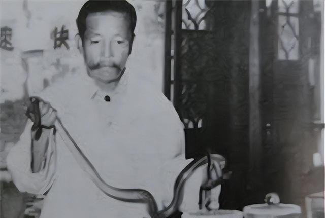 季德胜于1901年诞生在江苏宿迁市的一个贫寒家庭。他的父亲季明扬是一位地地道道的