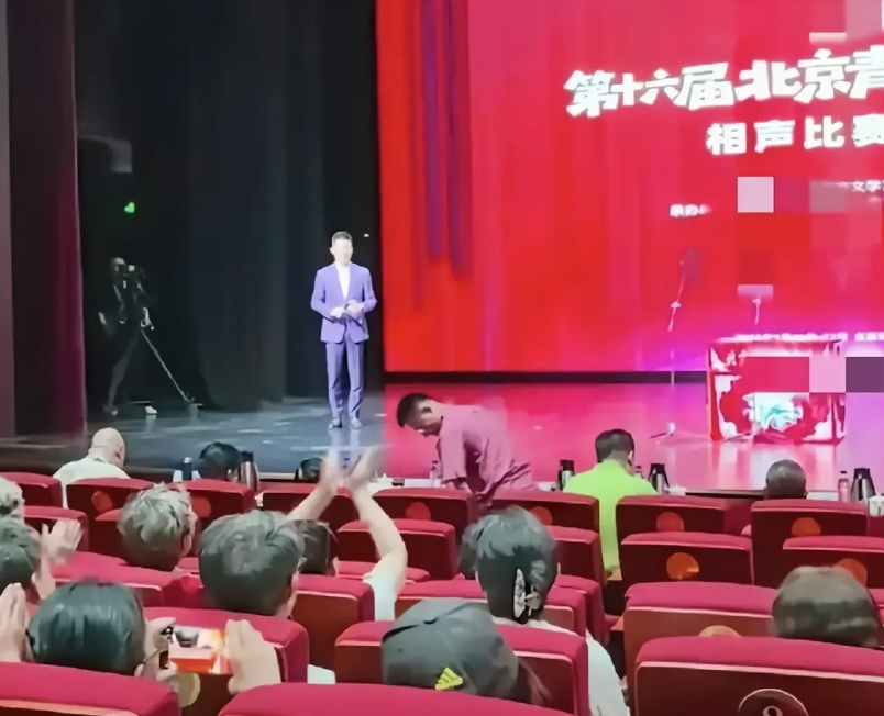 看了青年相声节评委席，终于明白这么多年，郭德纲老师有多不容易
随着北京相声节的开