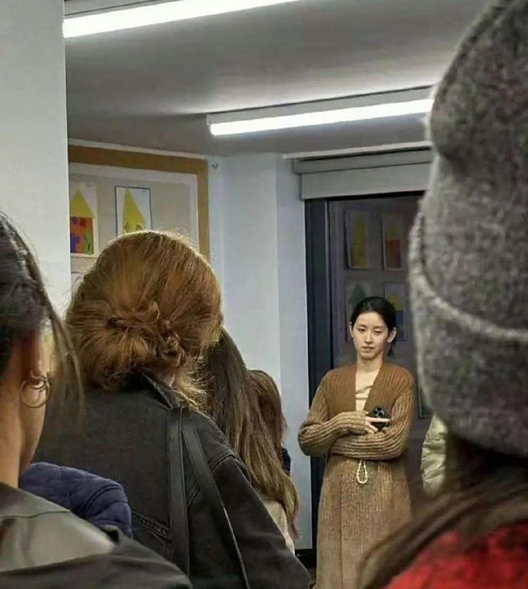 小章这是不打算回国了吗，放心强哥一个人在家啊！