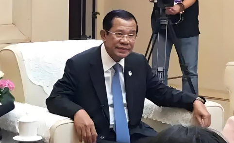 我们跟柬埔寨的关系，主要是跟西哈努克一脉，老一辈的交情血浓于水。洪森这个人，其实