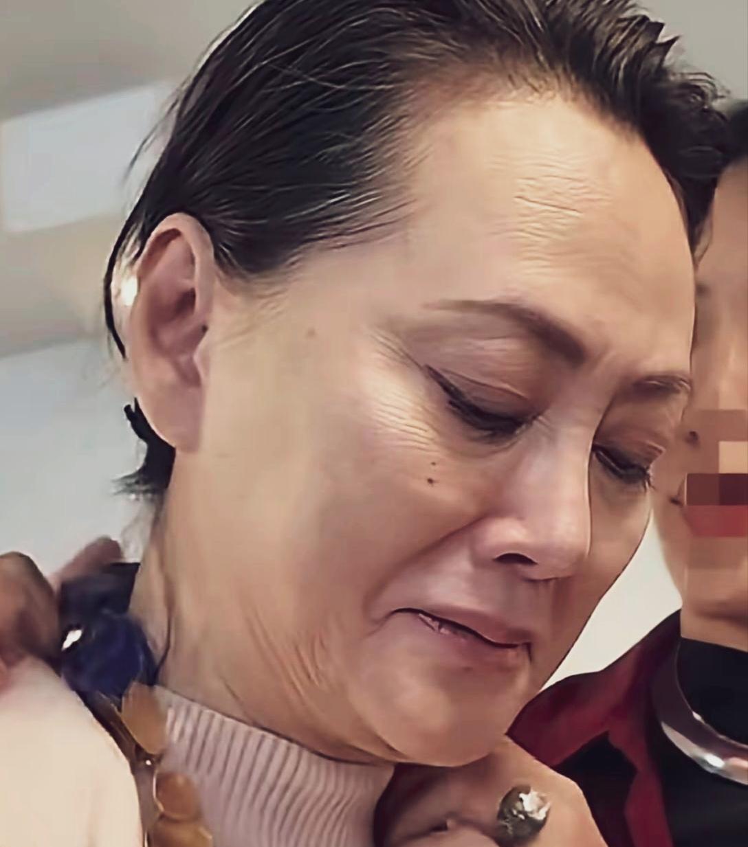 大宋佳现在也老了，但是从照片还能看出年轻时候也是大美人！大眼睛，高鼻梁。虽然满脸