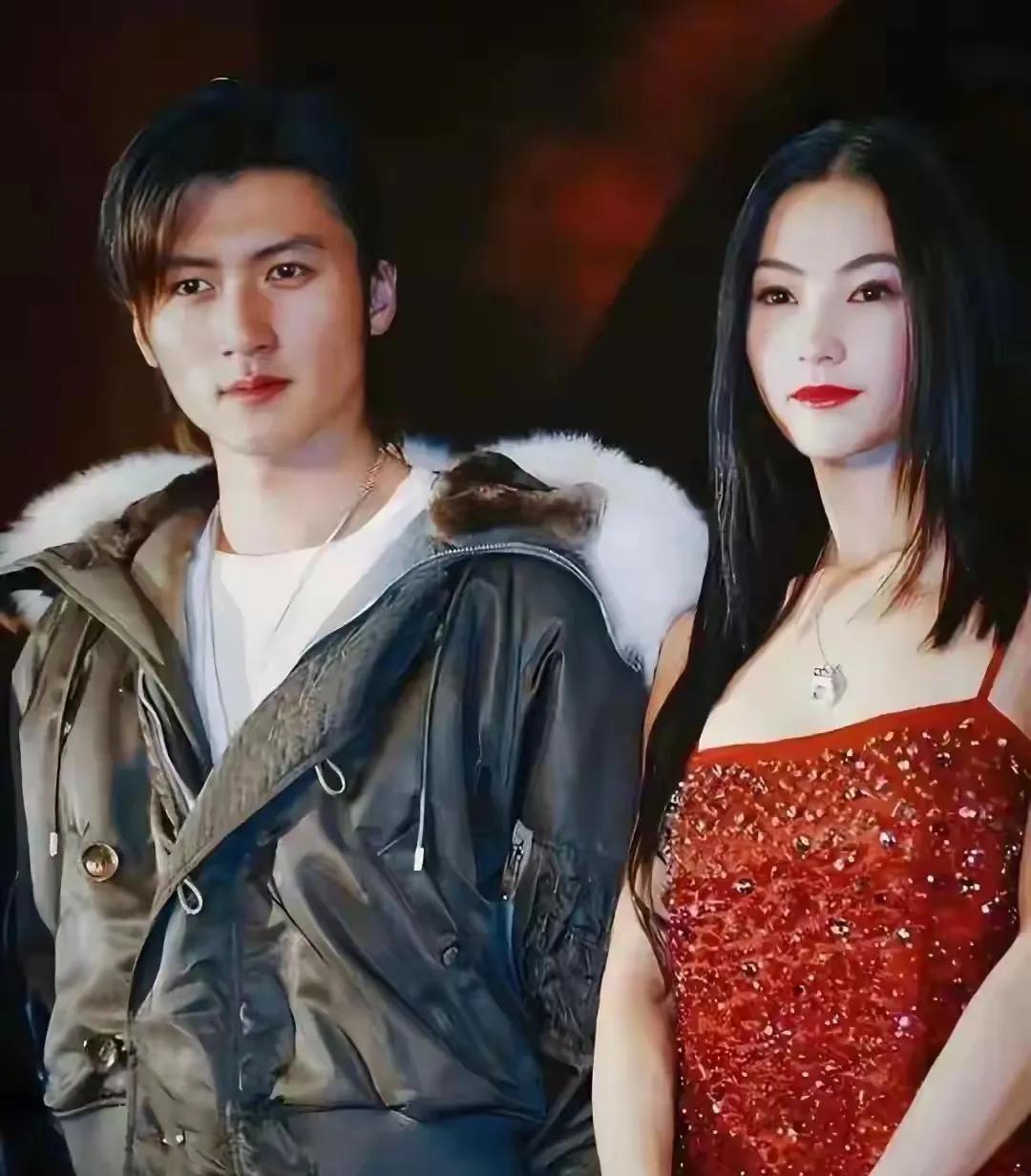 这么登对的谢霆锋张柏芝却被命运捉弄，好好的一个家就这样被拆散了。相信他们曾经彼此