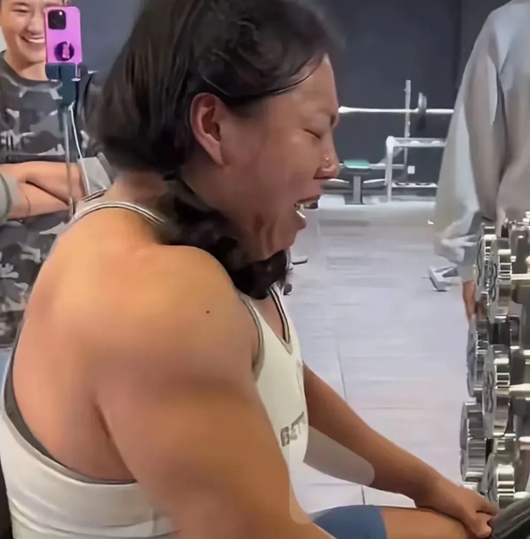 这位健身达人控诉男学员骚扰她，真难想象她的自信是从哪里来的，说这话可能也只有她自