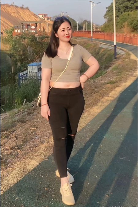 为啥女生都爱减F啊，把自己瘦得跟根竹竿似的，这样真的好吗？

