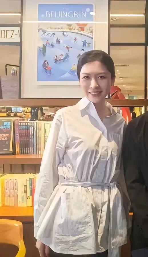 美女作家、大学教师周婉京于社交媒体发布的内容，疑似透露自己将轻生，这一情况引发网