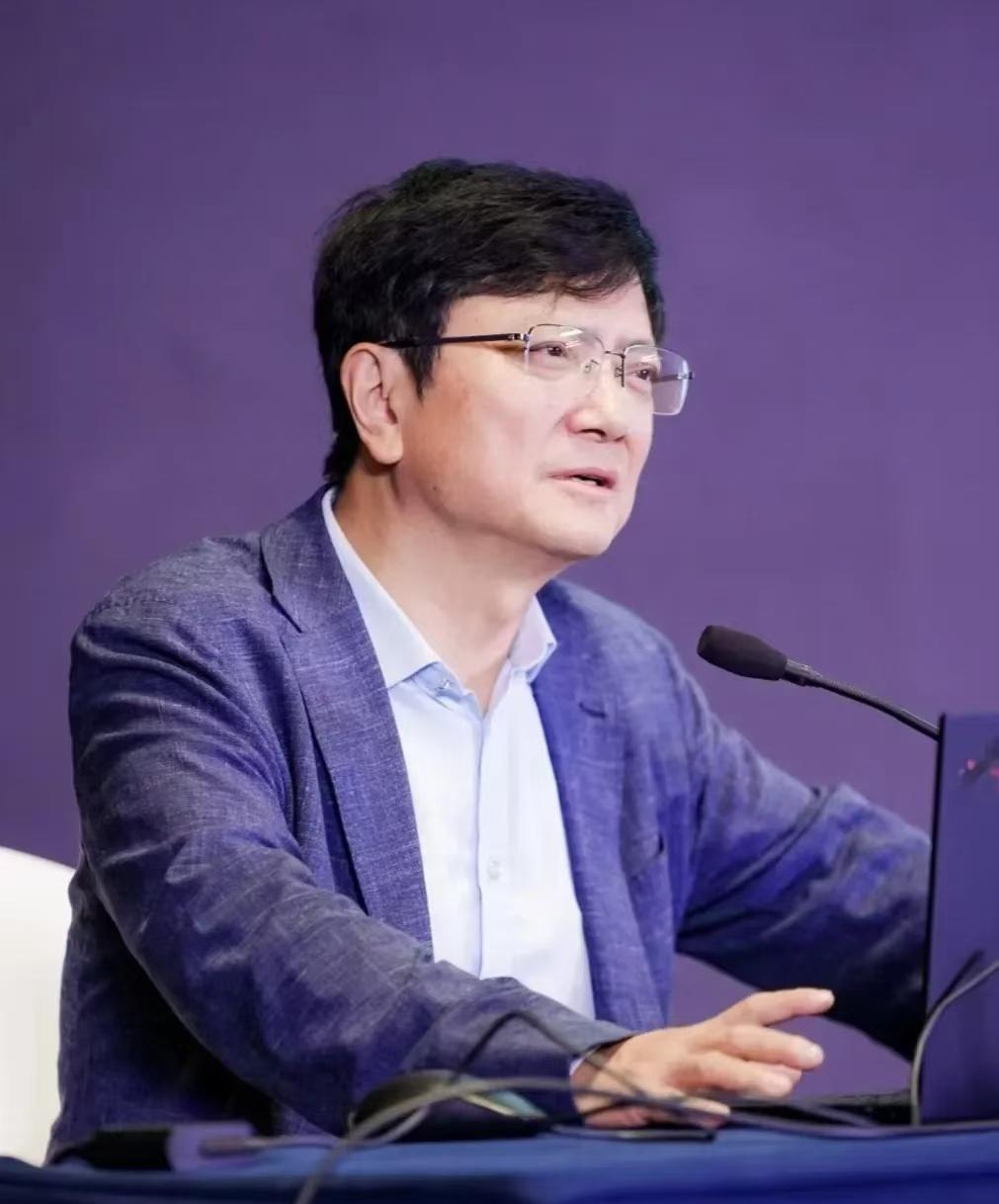 无法解释的玄妙规律，请狠狠记住：
1.爱在前人出风头，必在人后挑是非。
2.秃山