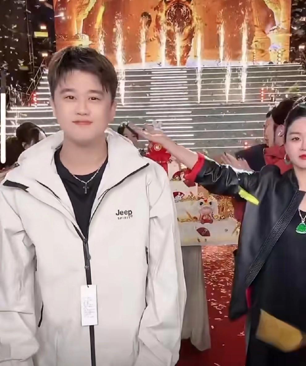 赵梦澈初瑞雪公布大致直播营业额！
           相比较于以前，赵梦澈表示