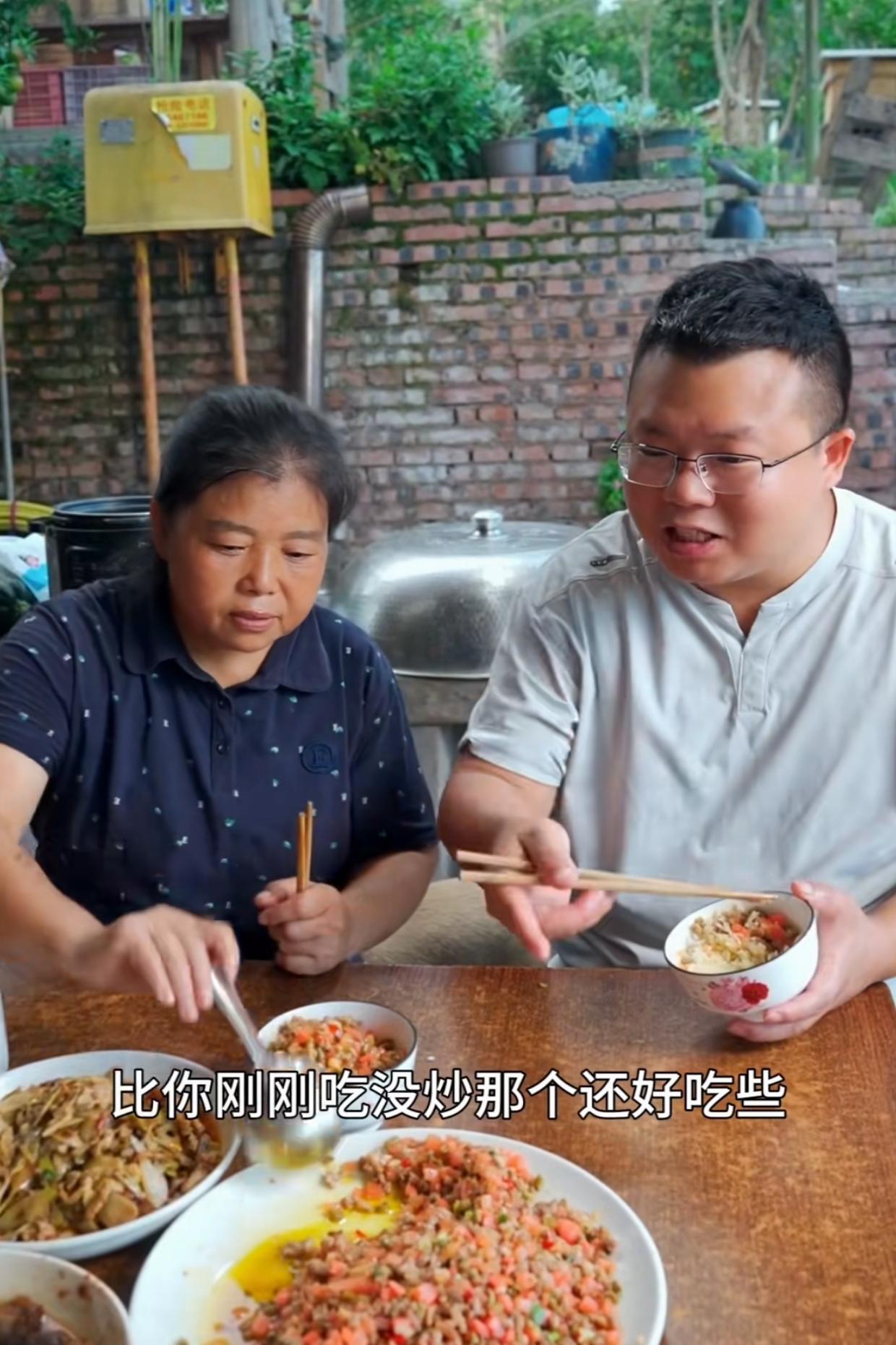 渝乡桃子真是太怪异了！他为什么会这样做！
大家都知道，桃子前几天搬家说准备建房子