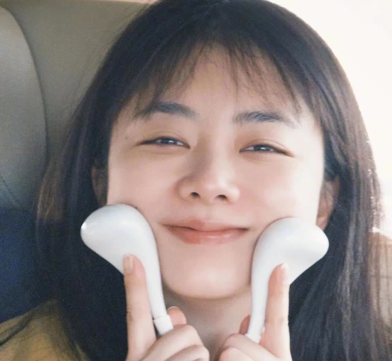 谭松韵坦言在爱情中是比较怂的

问过疗愈师，说是可能在爱情中不太自信

