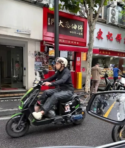 阿大葱油饼凉凉了？老上海人，都知道以前阿大葱油饼非常火爆，本地都会特意去买来吃，
