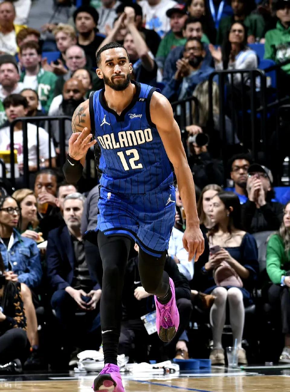 直播吧爆记者爆料，广东宏远正在追求此前效力魔术队的后卫特雷韦林-奎因（Treve