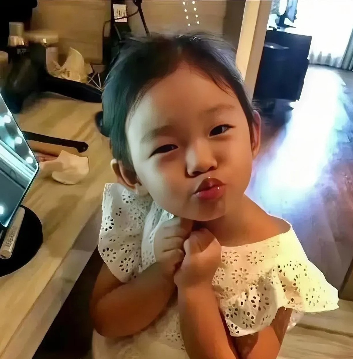 大S好妈妈小玥儿早熟











你敢信？一个11岁的小女孩，经历了父