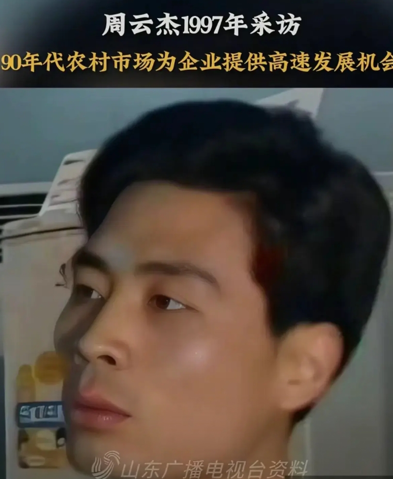 周云杰真是一个从小狠大到的狠人！

而且他个子不高，跟他是个狠人有很大的关系！