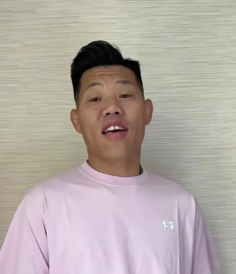 李景亮一年没打比赛了，最近训练痕迹也没有了，不是还有几场比赛合同吗？赶快回来吧，
