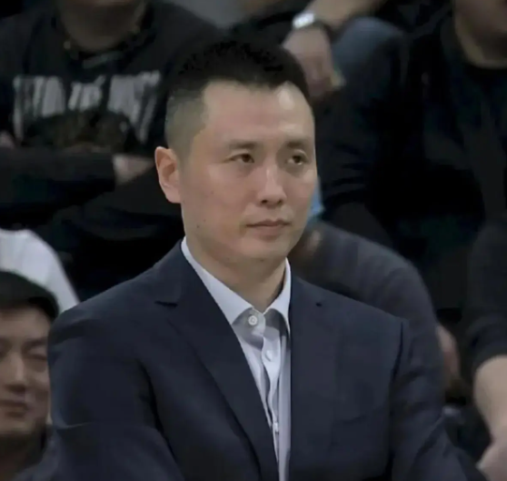 如果上海队新赛季最终爆冷夺德CBA总冠军，那么卢伟将成为CBA历史上执教时间最短