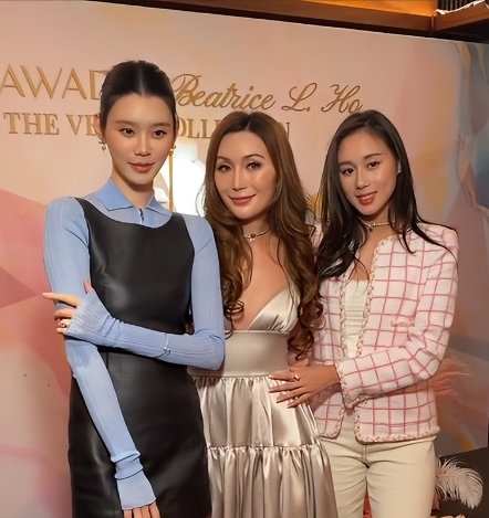 近日赌王外甥女何锶珩庆祝自己30岁的生日，四太梁安琪的儿子何猷君以及儿媳奚梦瑶还