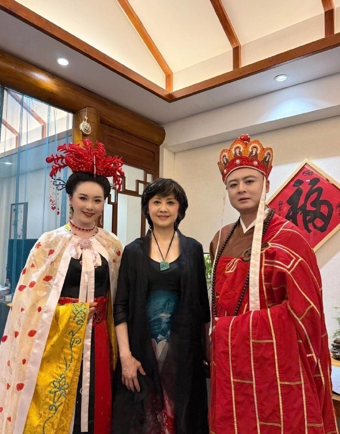 73岁朱琳还是那个最美的女儿国国王，岁月从不败美人！ ​​​