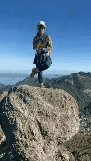 你猜一下，她能不能自己走进医院？