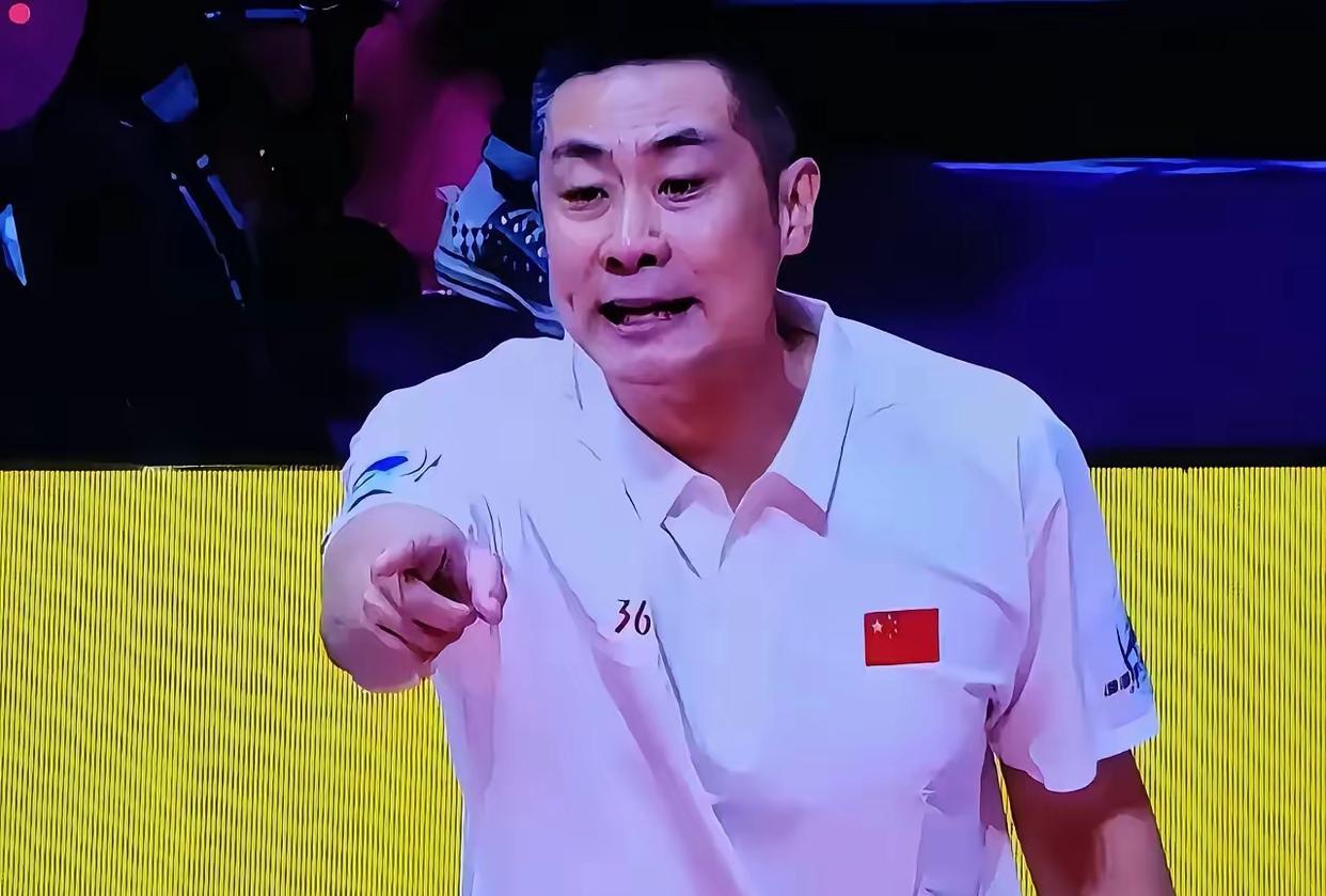 第1位是天津女排主教练陈方。他率领缺少2大核心主力大将李盈莹、王媛媛的天津女排残
