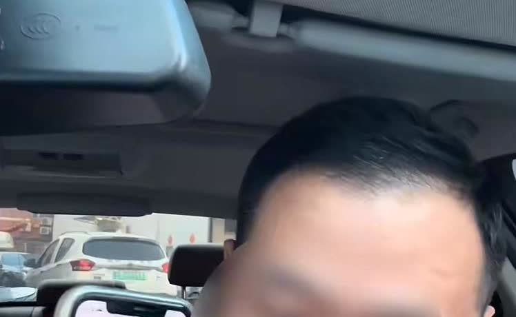 父亲看13岁女儿的手机震惊了！家里有闺女的一定要注意了！

黑龙江的一位父亲
