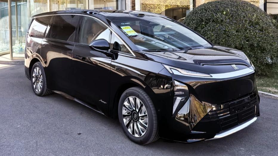 别克至境世家到店，车长5米26还带豪华头等舱，纯电/插混动力都有