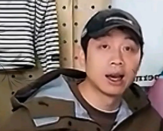 许昕评价孙颖莎输给王曼昱的这场亚洲杯女单决赛时，情绪有一点小激动。许全面说，厉害