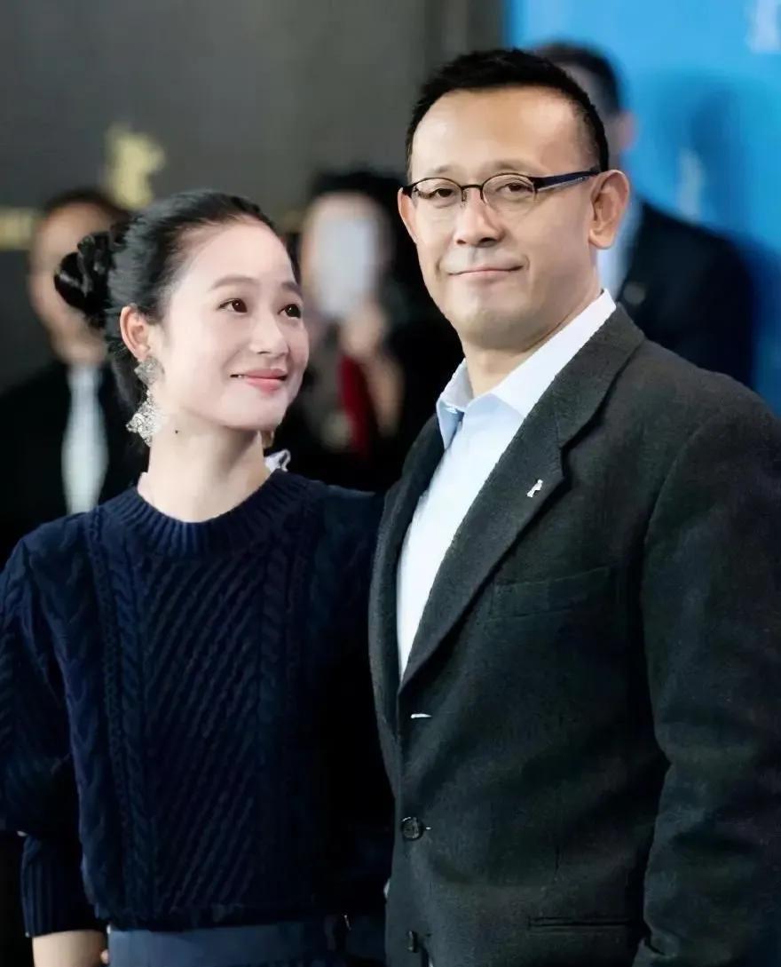 浪子姜文，二婚娶小15岁周韵，不是花心是真爱！俩儿子都已长大，大儿子姜太郎气质与