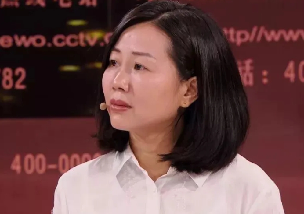 女子3岁被拐，36年后成为亿万富豪，登上电视节目寻亲，不料，亲生父母无人到场，得