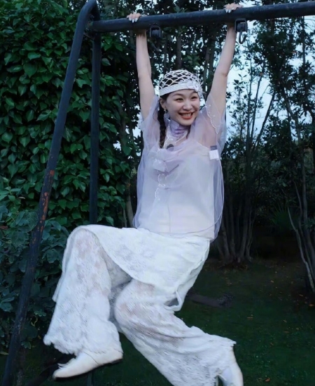 谁懂金靖这个溢出屏幕的生命力 ​​​，太可爱了吧！