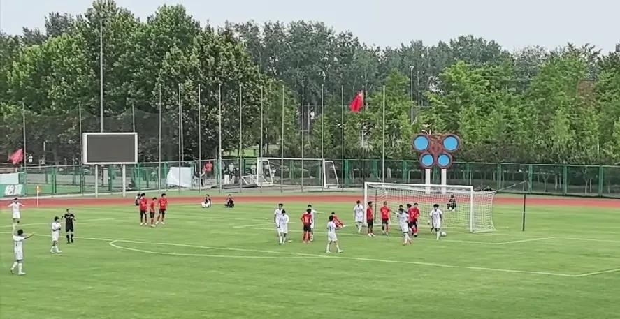 第十五届全运会男足U20年龄段预选赛于5月31日下午进行了第三轮的比赛。
山东U