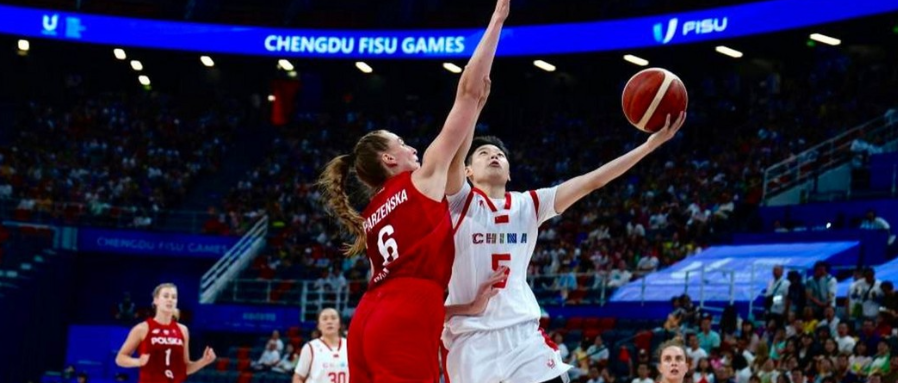 中国女篮总算顶住压力，打进了大运会决赛。这场和波兰的半决赛真是看得人心跳加速，两