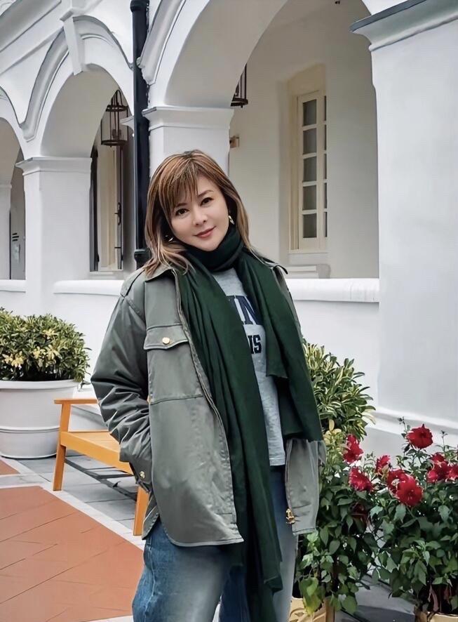 关之琳年轻的时候，我个人认为是她是内娱里最美的，可惜现在是岁月不饶人，女神也老了