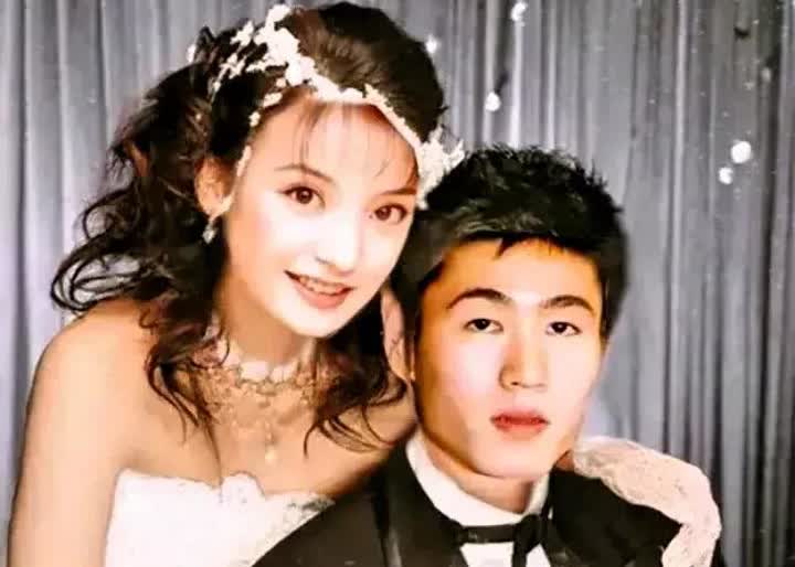 王励勤和赵薇曾经是相恋多年的恋人。

两人在2000年的时候相识，2004年