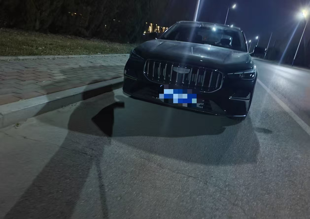 现在下班终于有人等我了
那就是我的帝豪其实现在这一刻感觉买车还是挺值得的，但是我