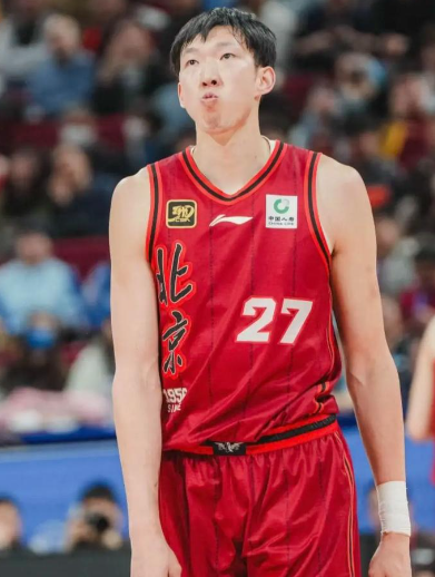 很多人都说这个赛季外援是版本之子！如果北京首钢夺冠了呢？
就现在这个阵容赵睿周琦