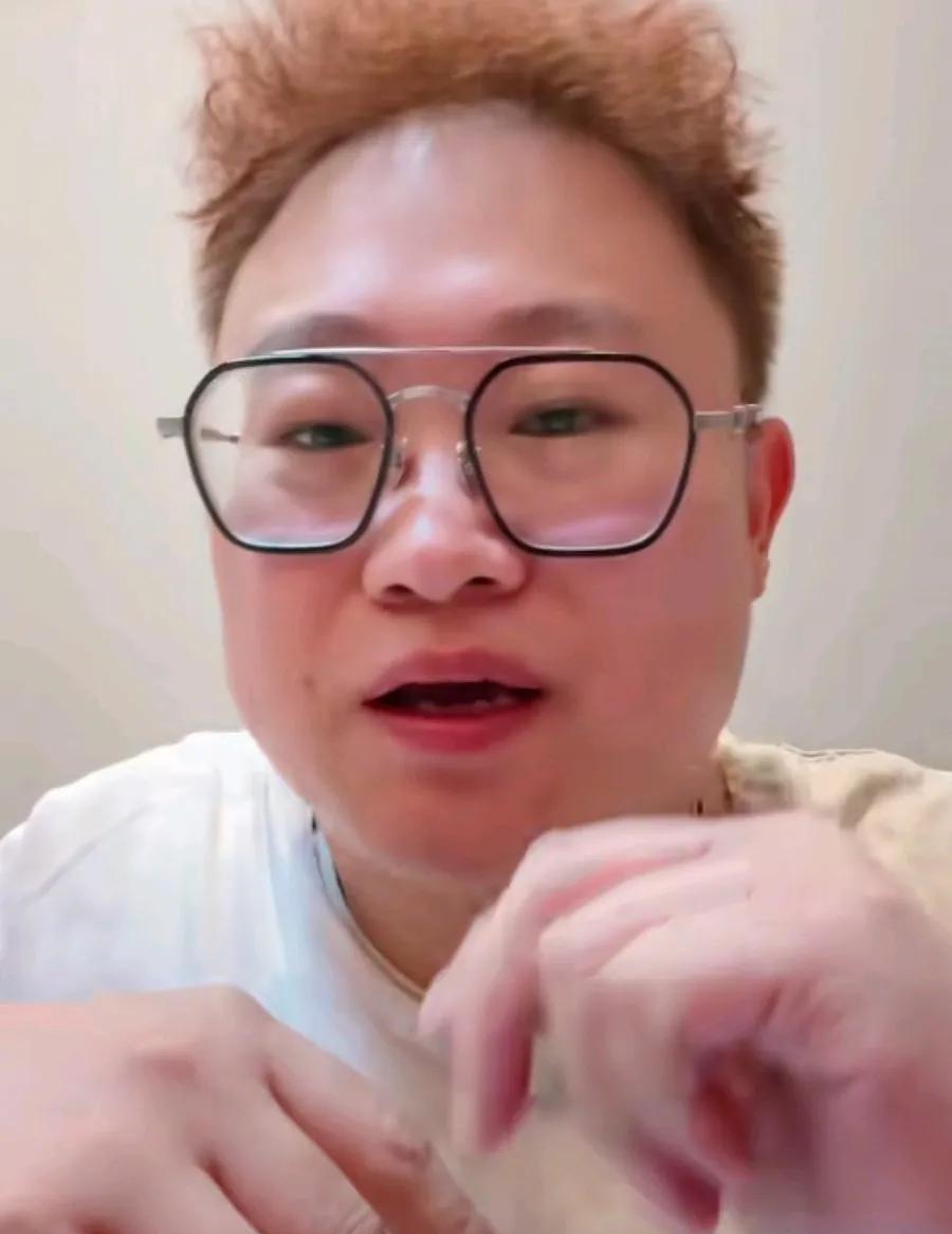 都是洞，山东爷们儿！做公益，捐款的钱都要比他家拆迁款还要多！如果不是这次拆房子遇