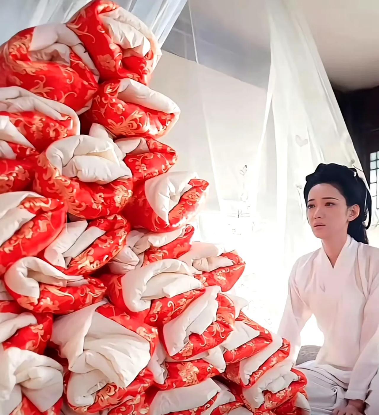 这是我见过最癫的短剧
编剧的脑子感觉不是正常人
女主一胎99个孩子，而且全部都是