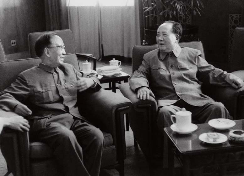 郭沫若给毛主席写的词挑错，毛主席说：没有错